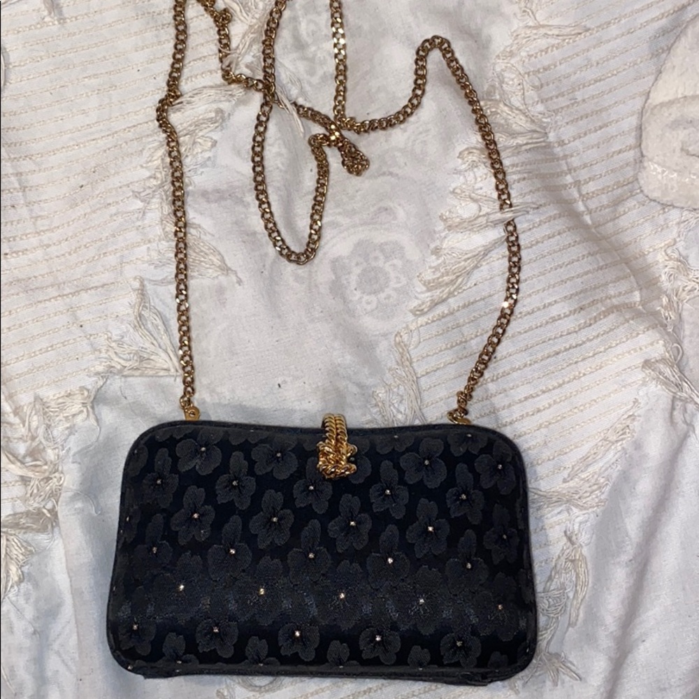 black crossbody bag